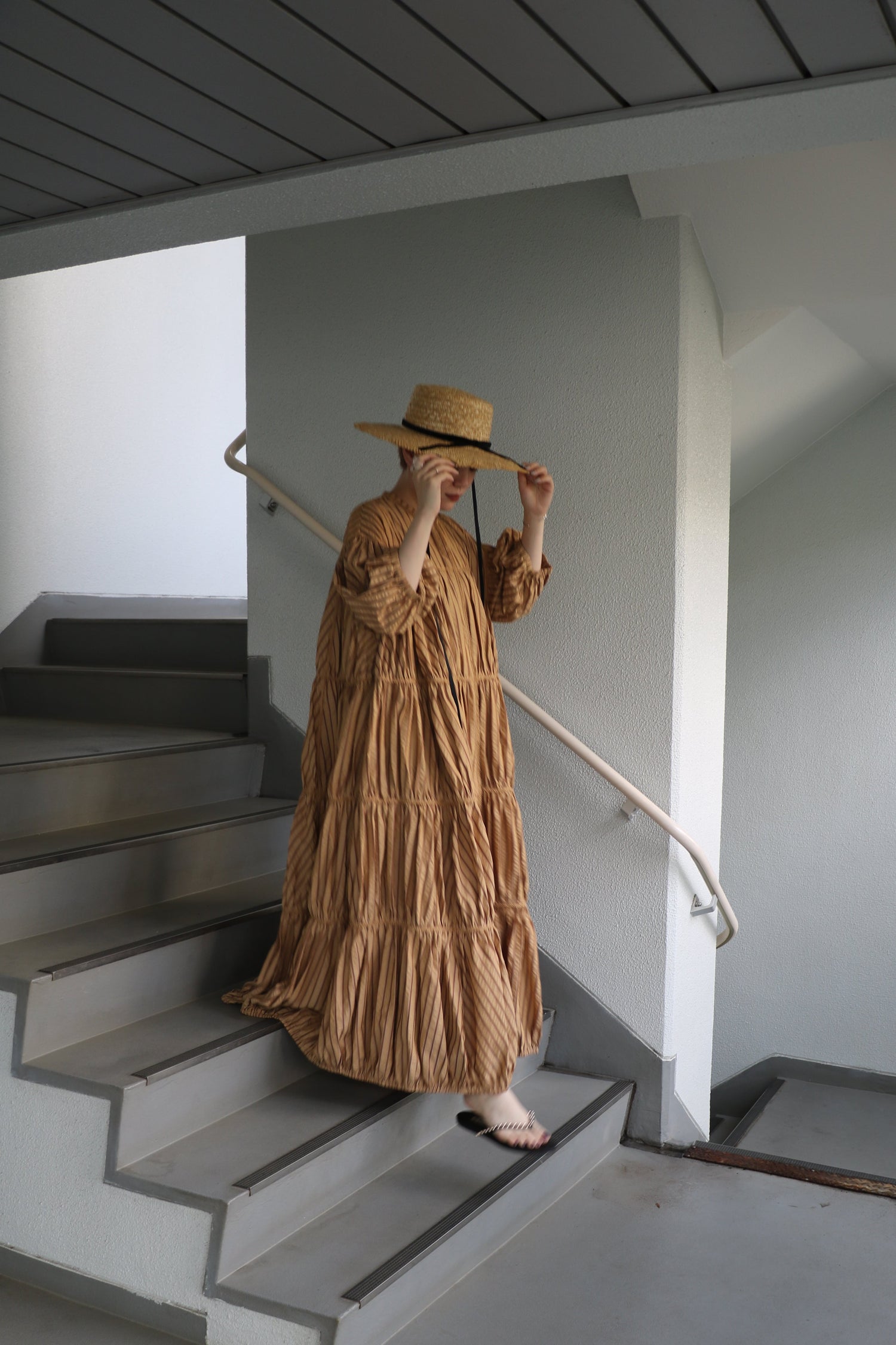 stripe volume onepiece – beige