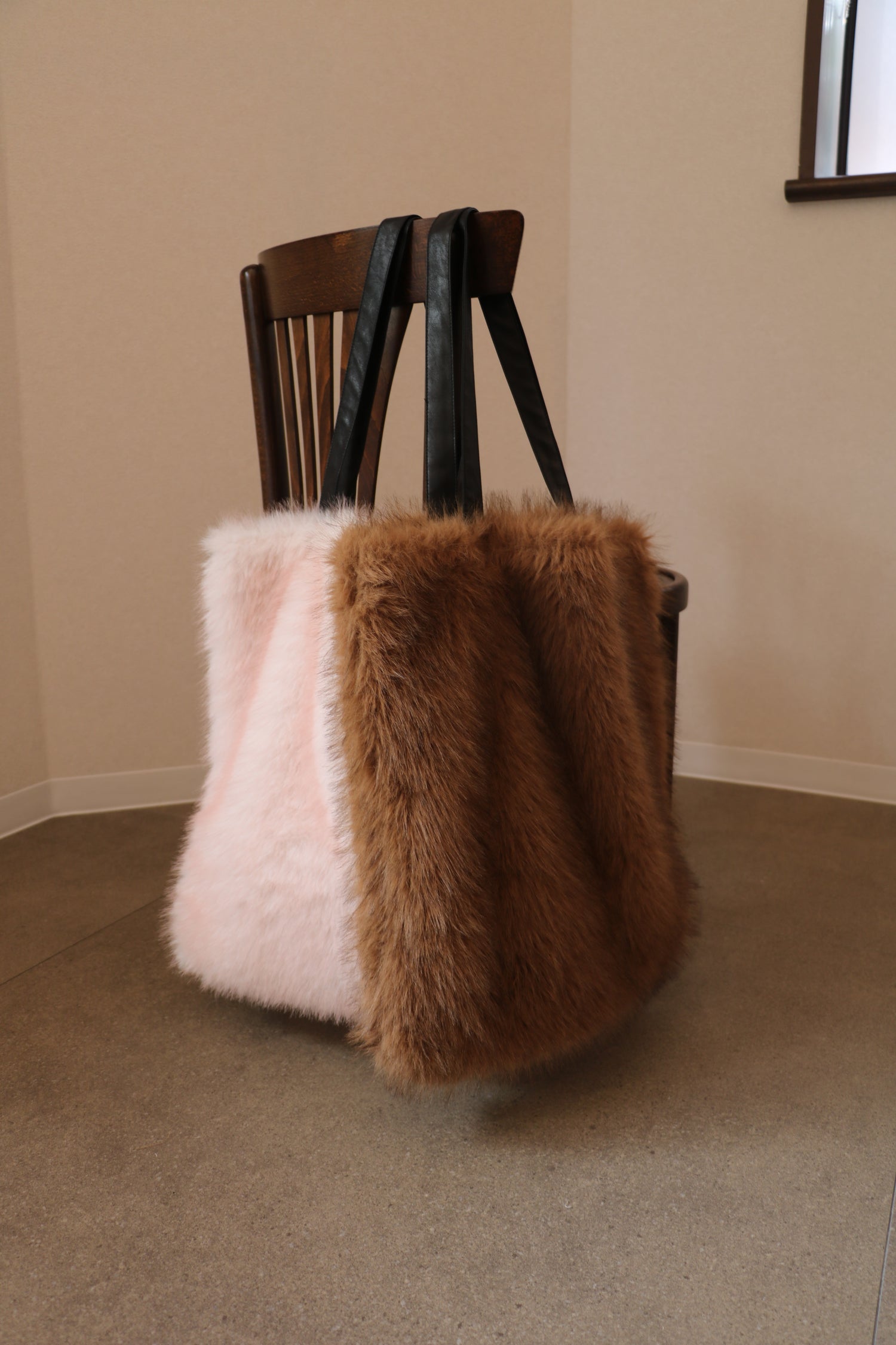 reversible kuma fur bag - pink