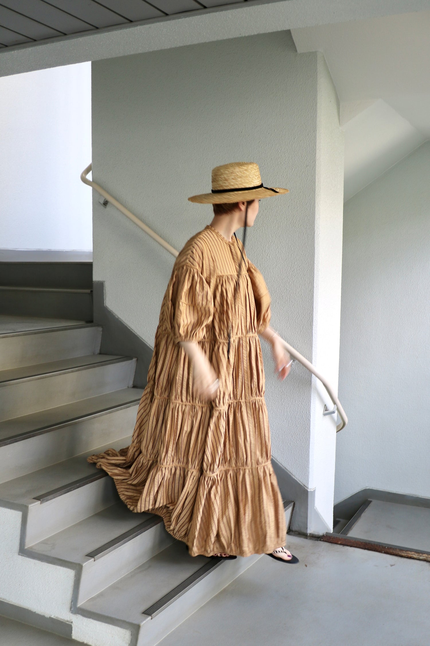 stripe volume onepiece – beige