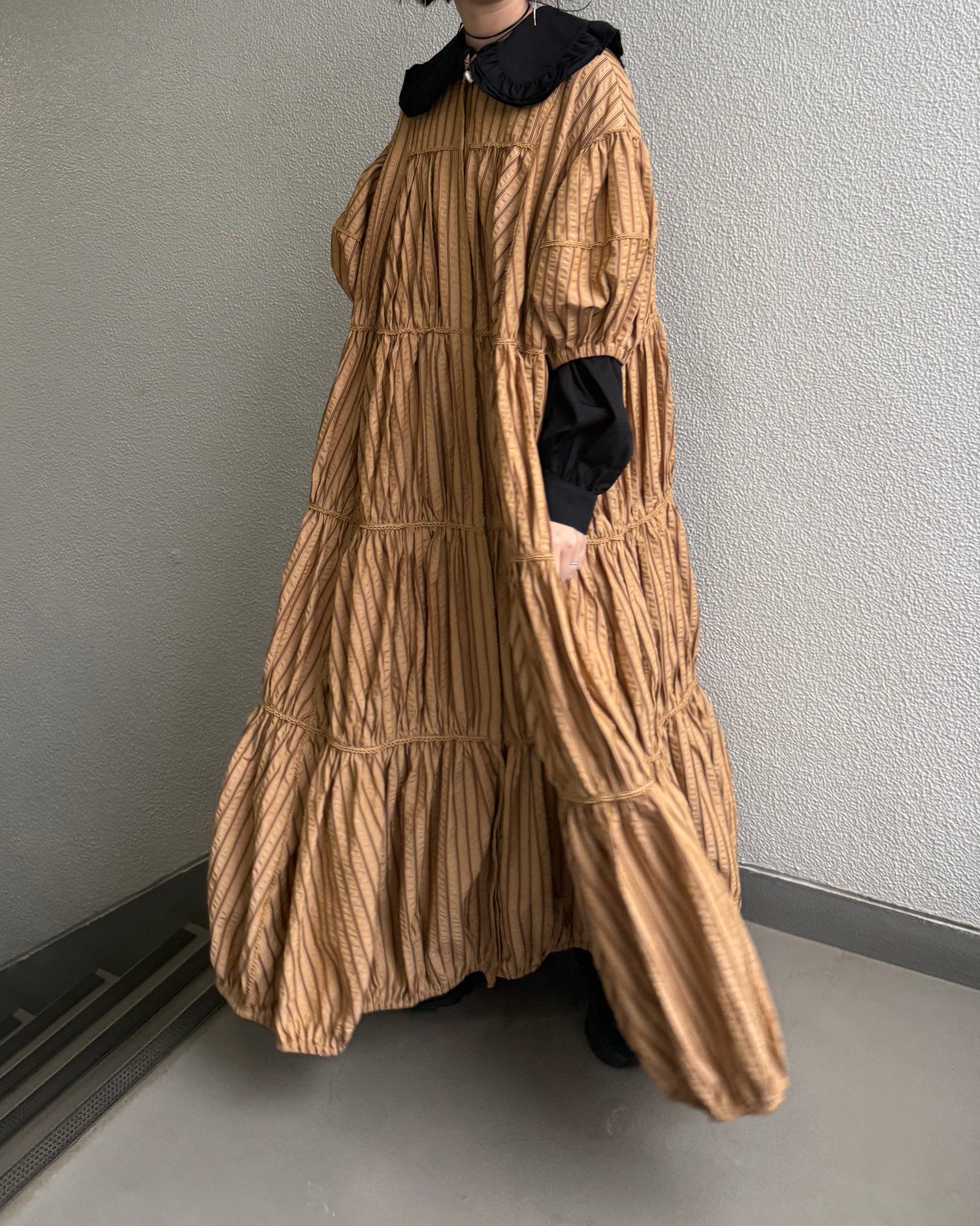 stripe volume onepiece – beige