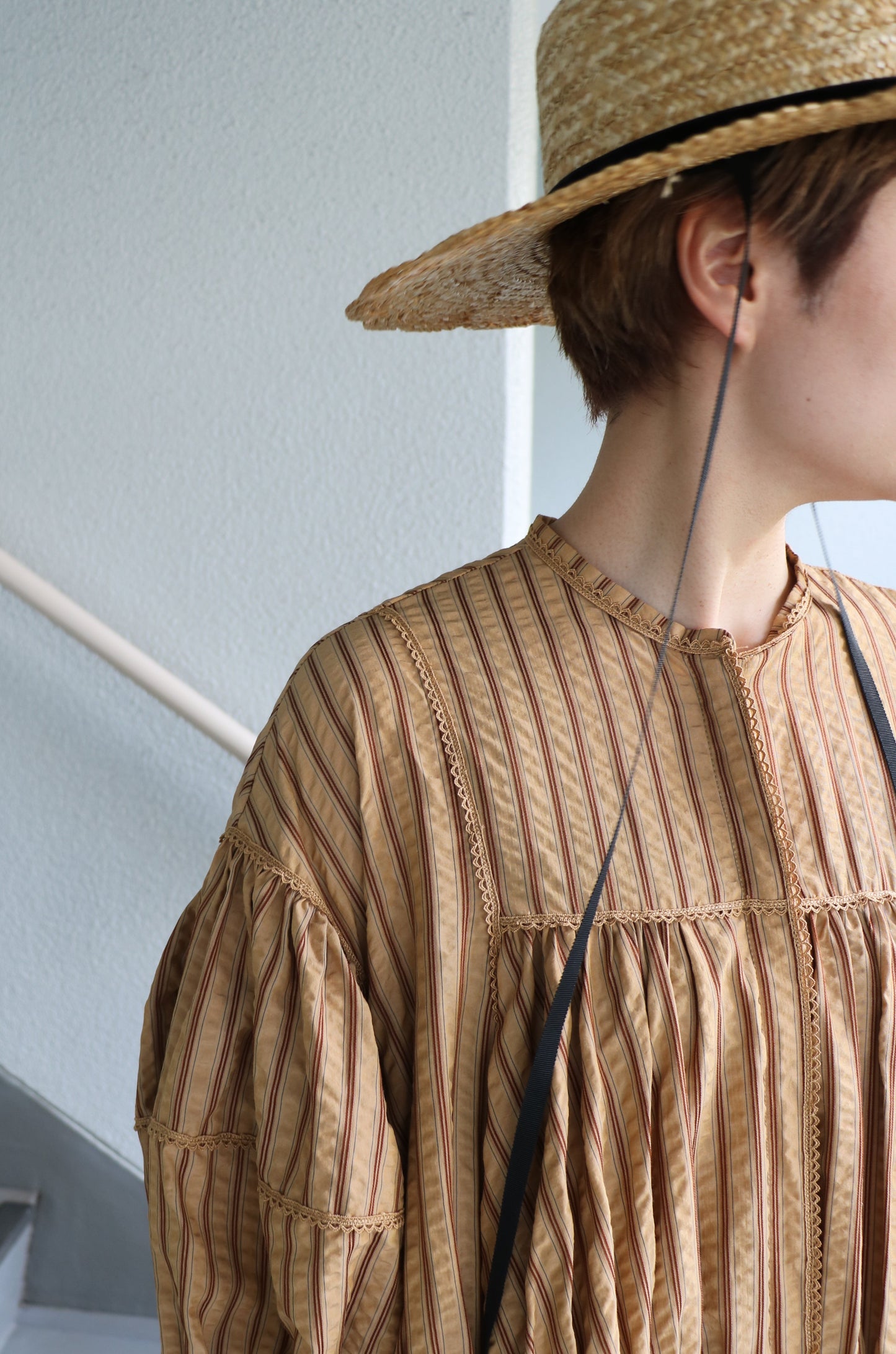 stripe volume onepiece – beige