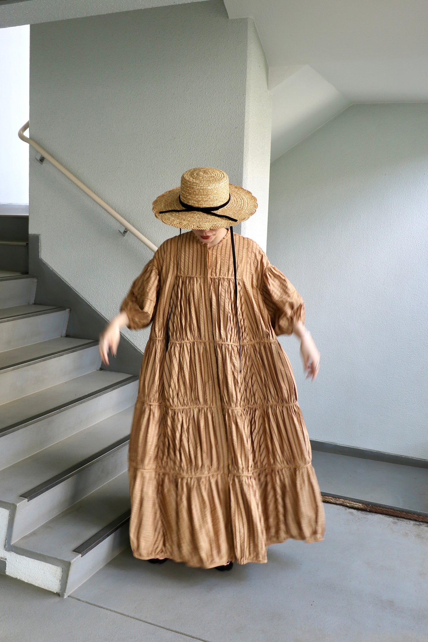 stripe volume onepiece – beige