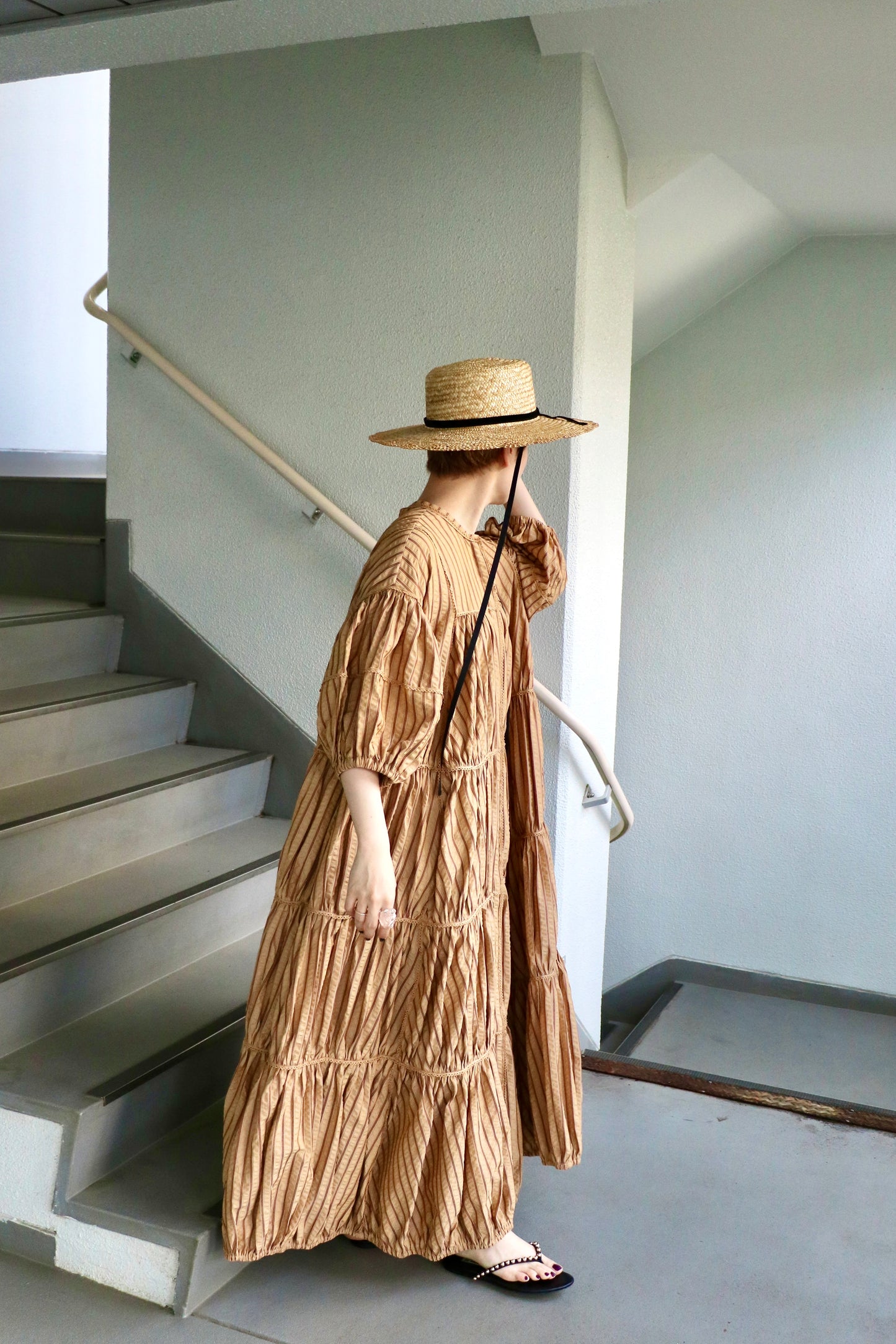 stripe volume onepiece – beige