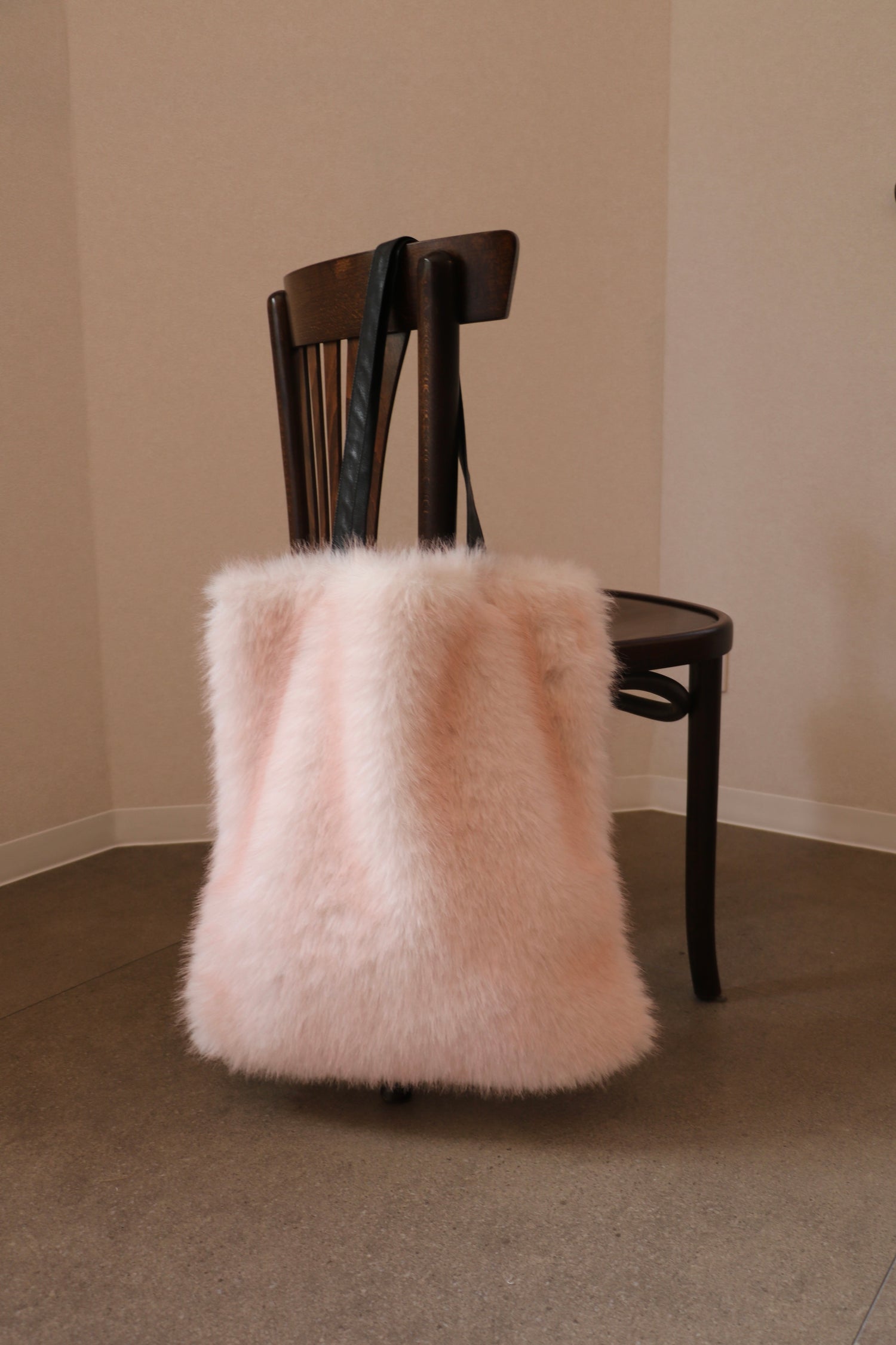 reversible kuma fur bag - pink