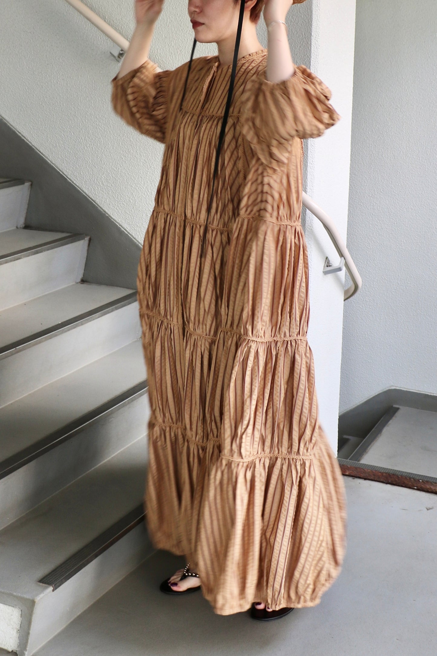stripe volume onepiece – beige