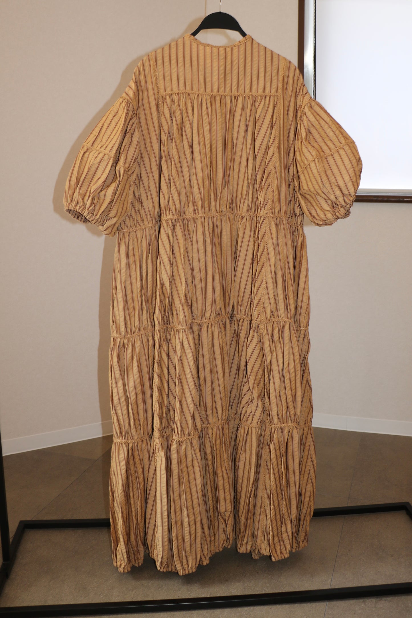 stripe volume onepiece – beige