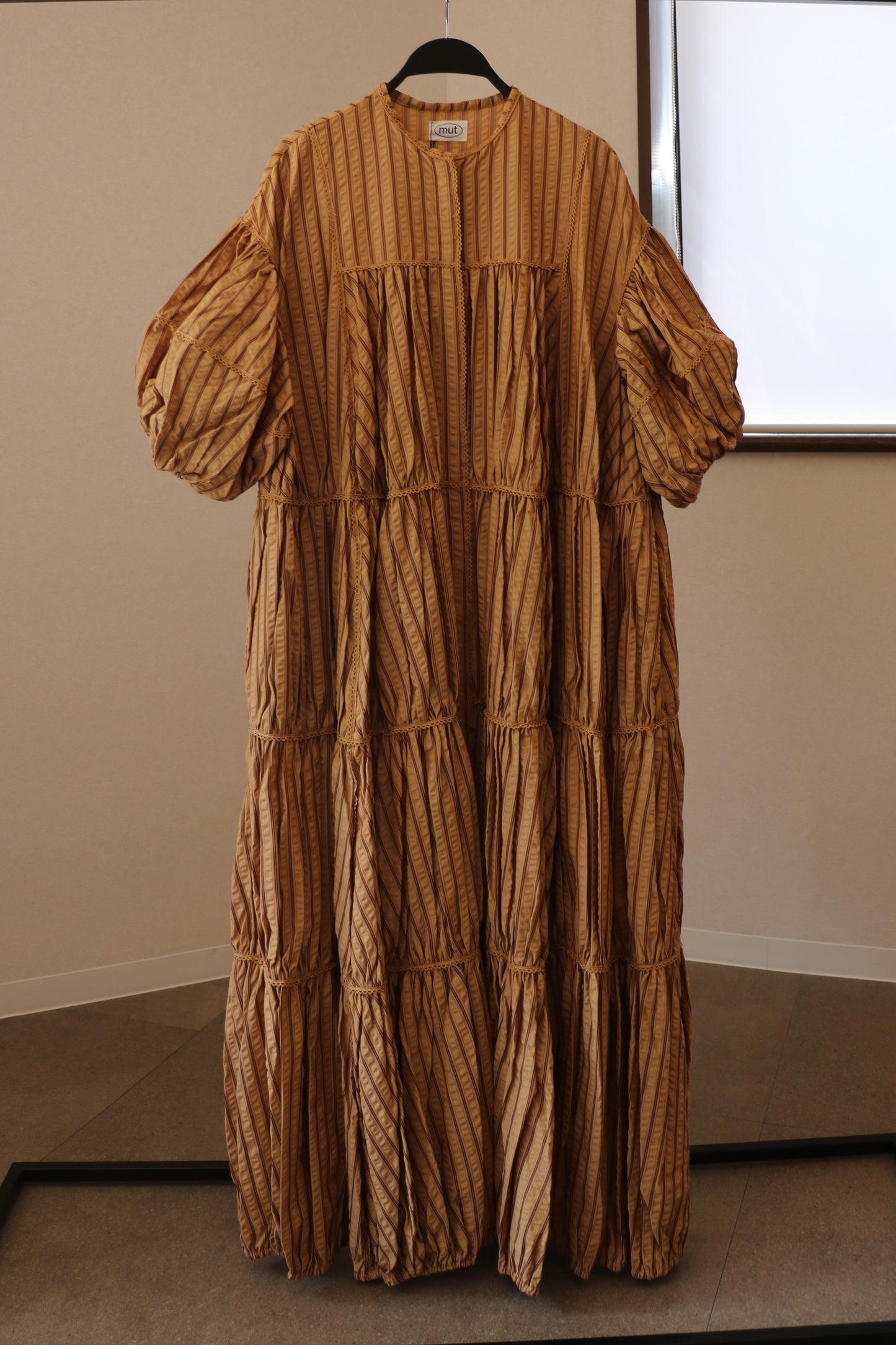 stripe volume onepiece – beige