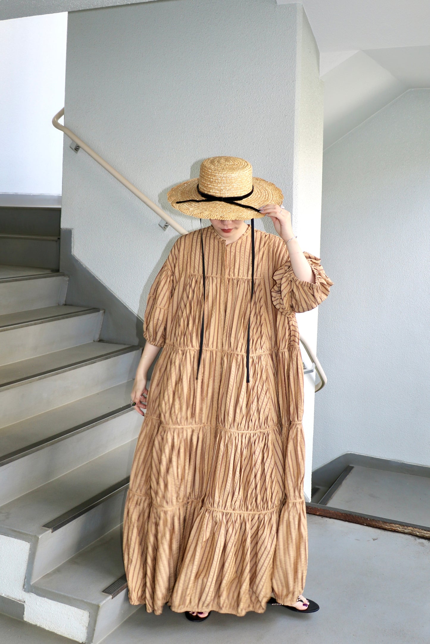 stripe volume onepiece – beige