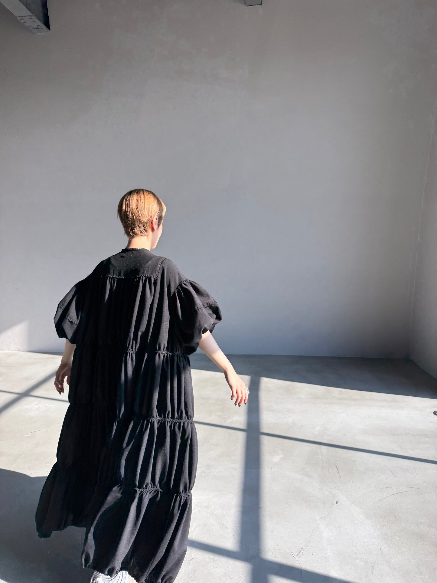 [預購] 無格紋拼布洋裝 – 黑色