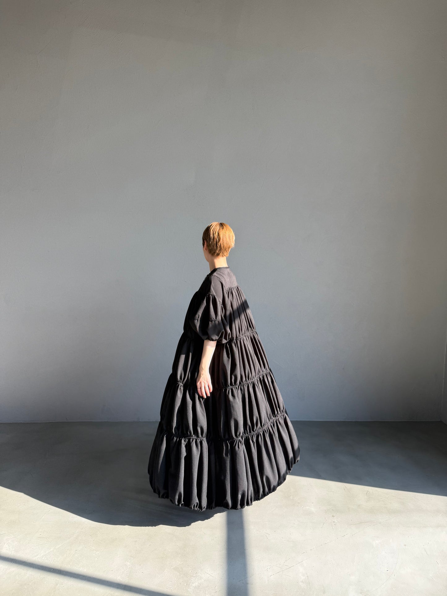 [預購] 無格紋拼布洋裝 – 黑色