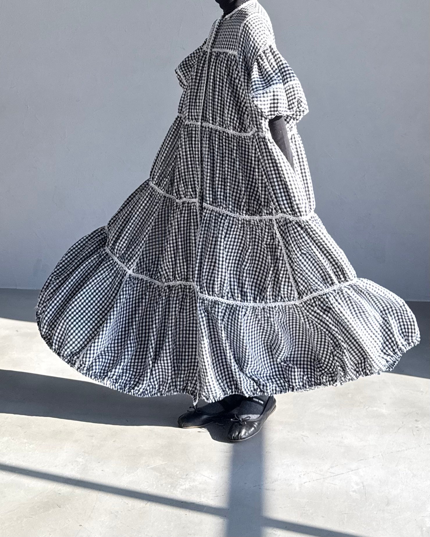 gingham patchwork volume onepiece – white × black – mut gingham patchwork volume onepiece – white × black – mut