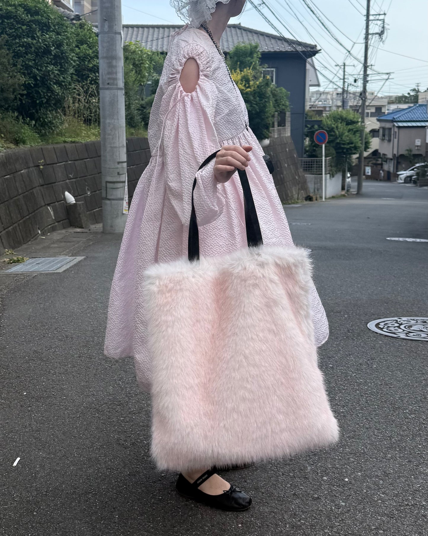 reversible kuma fur bag - pink
