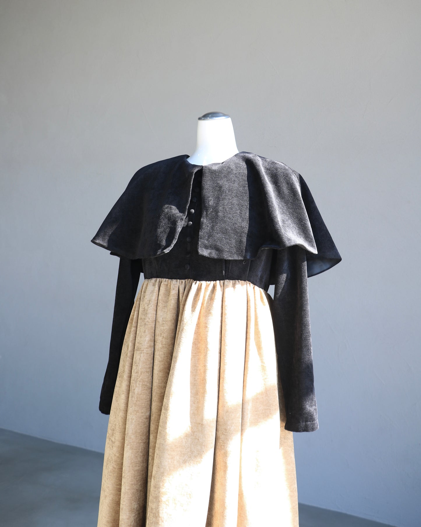 beroa dual onepiece - black × beige