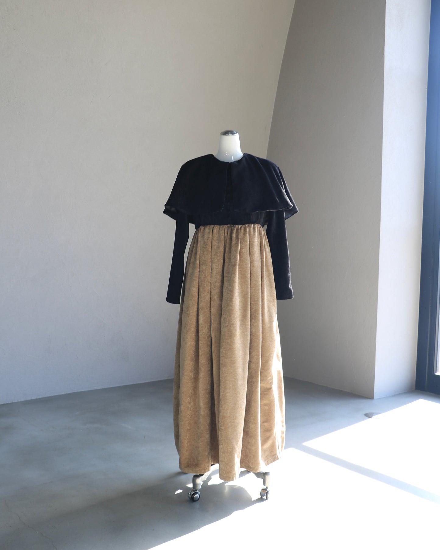 beroa dual onepiece - black × beige