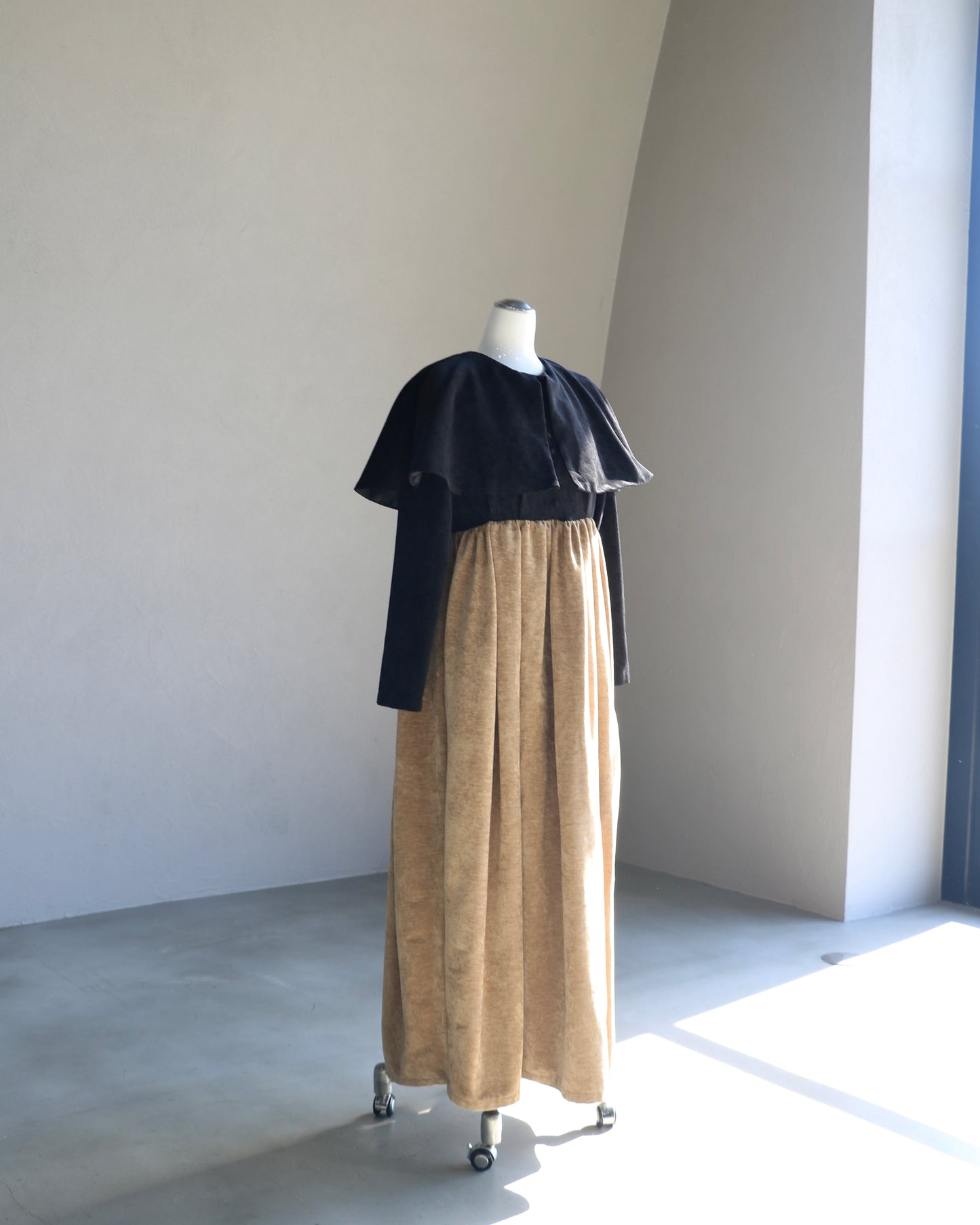 beroa dual onepiece - black × beige