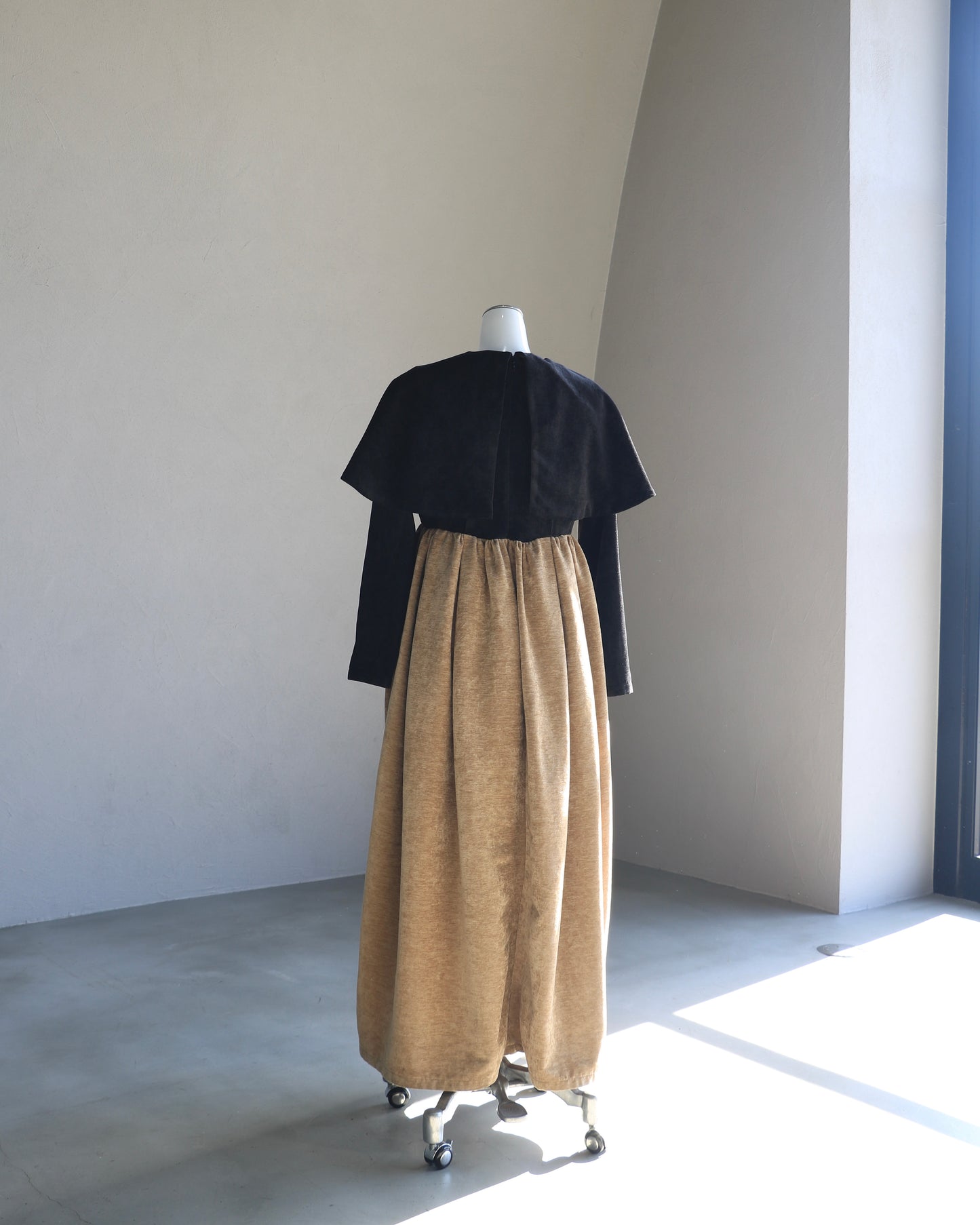 beroa dual onepiece - black × beige