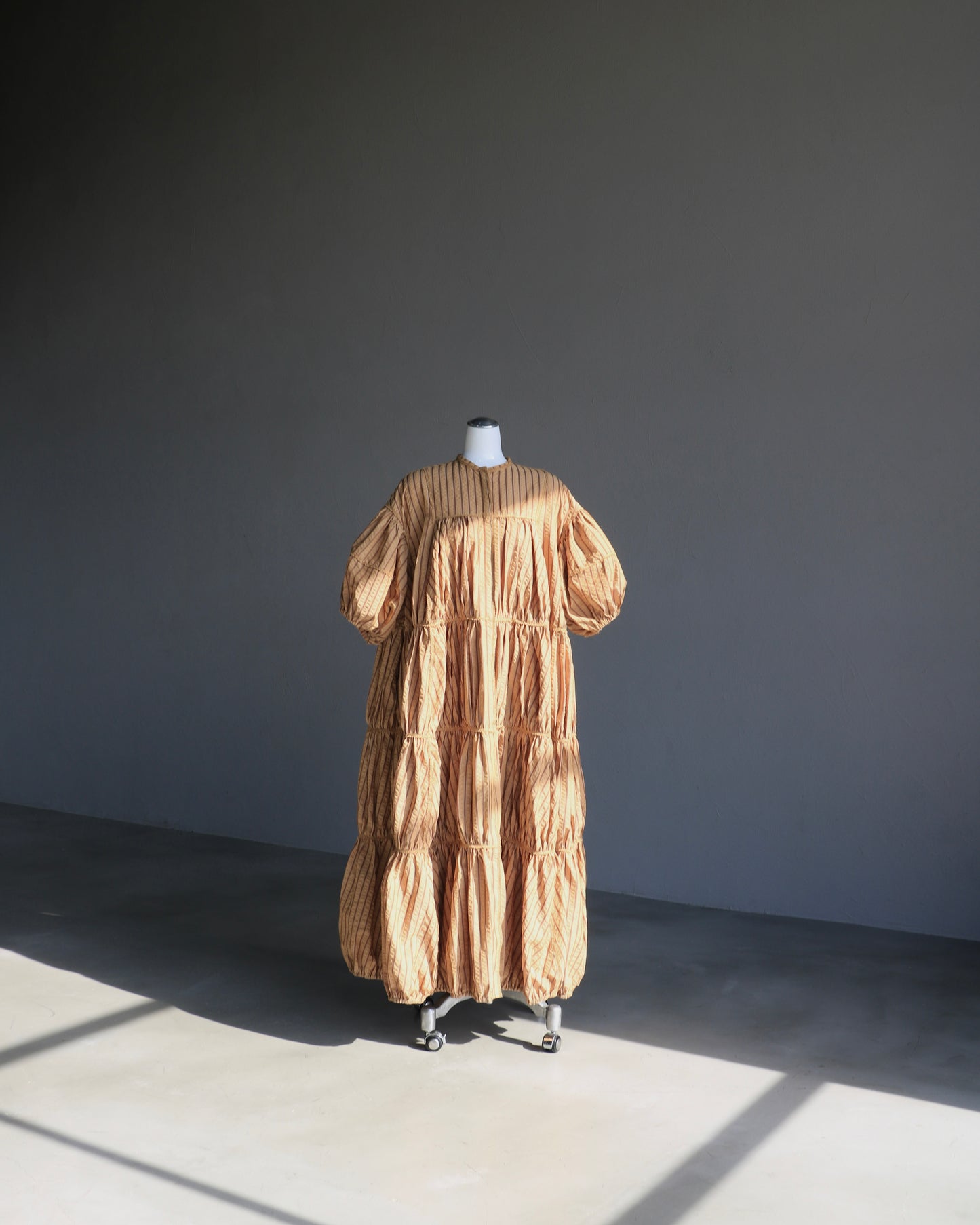 stripe volume onepiece – beige
