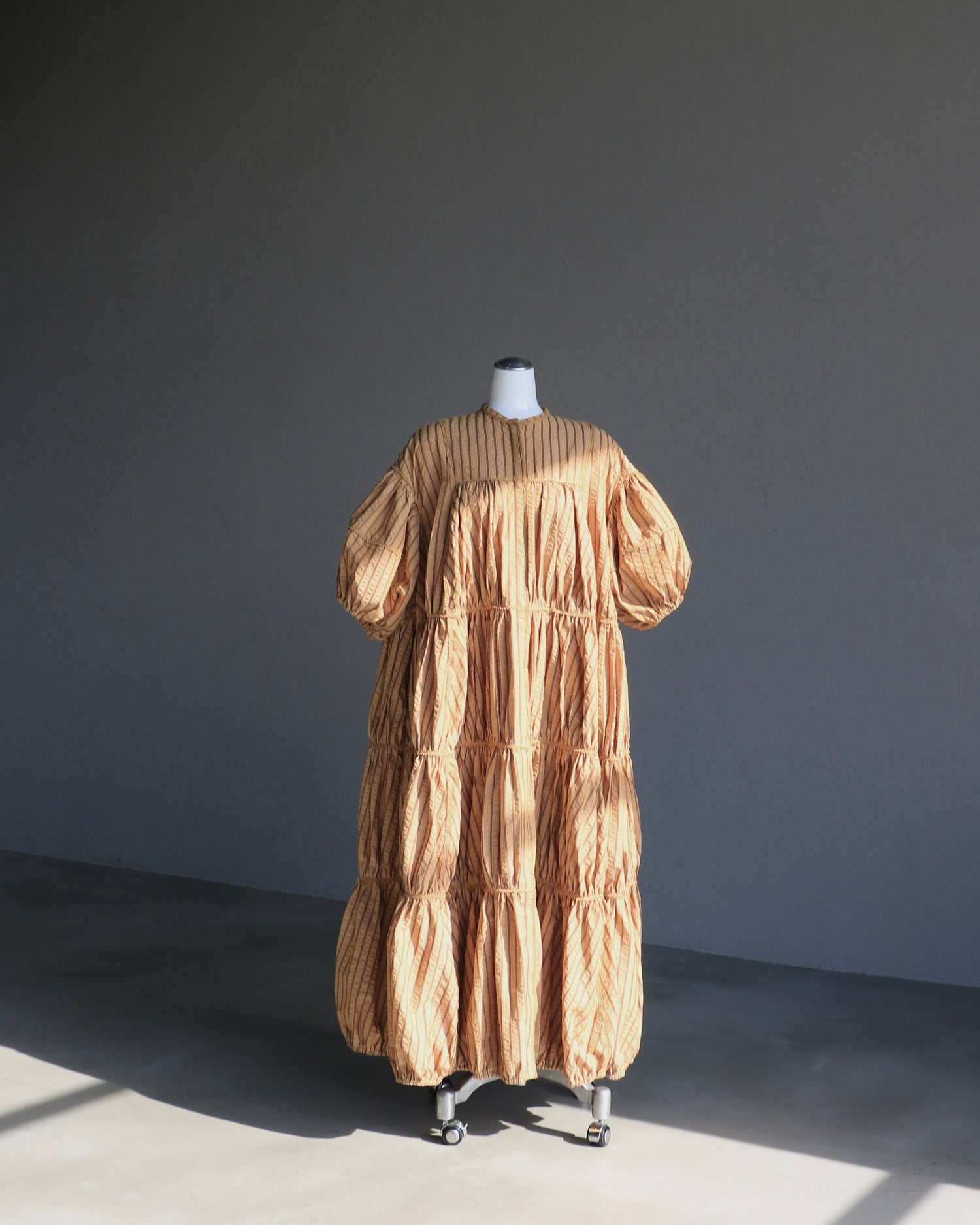 stripe volume onepiece – beige