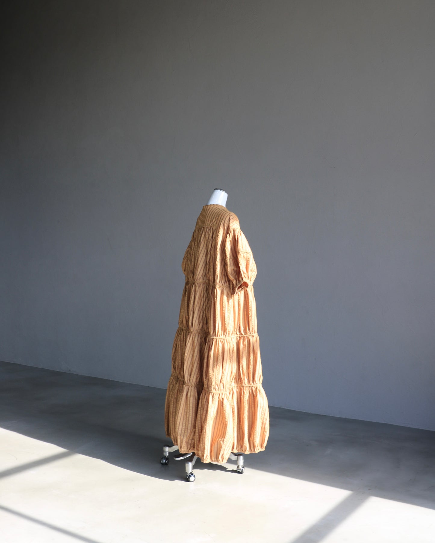 stripe volume onepiece – beige