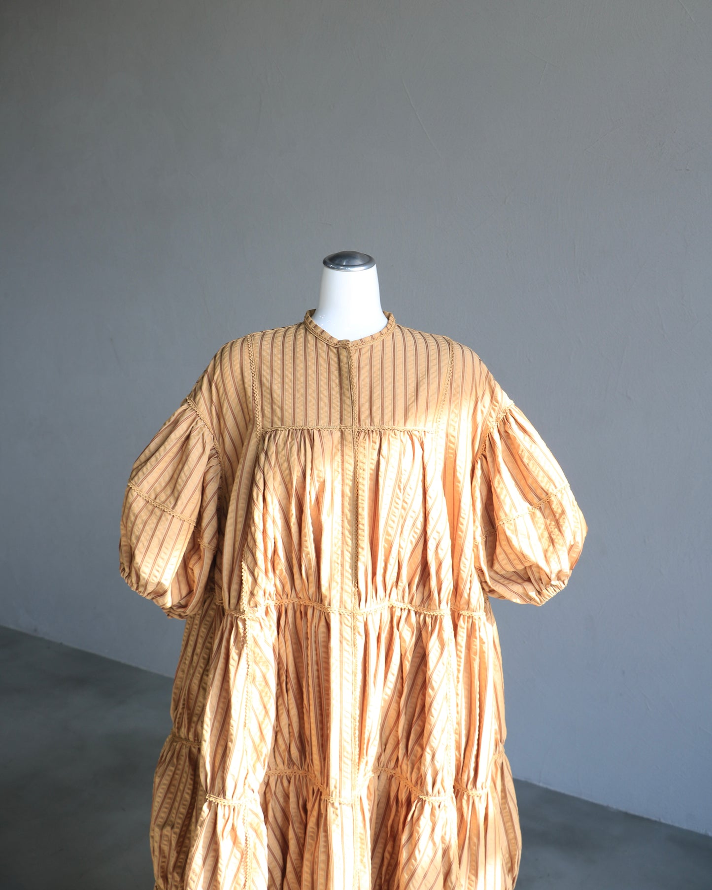 stripe volume onepiece – beige