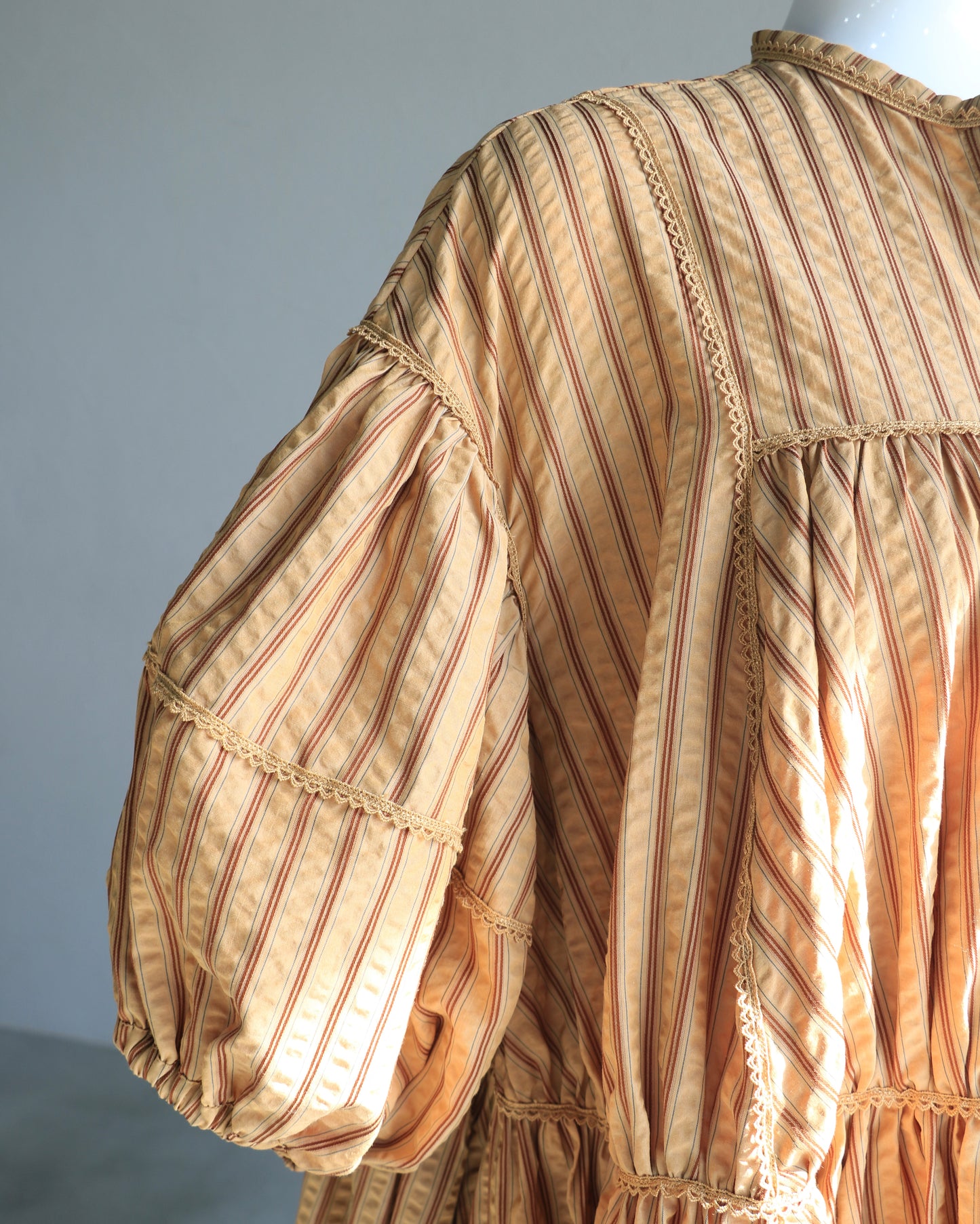 stripe volume onepiece – beige