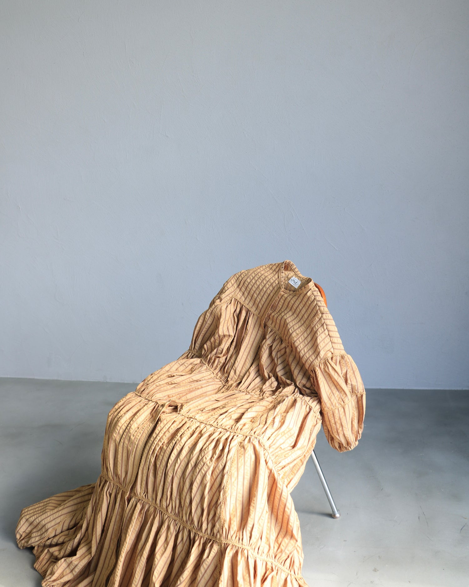 stripe volume onepiece – beige