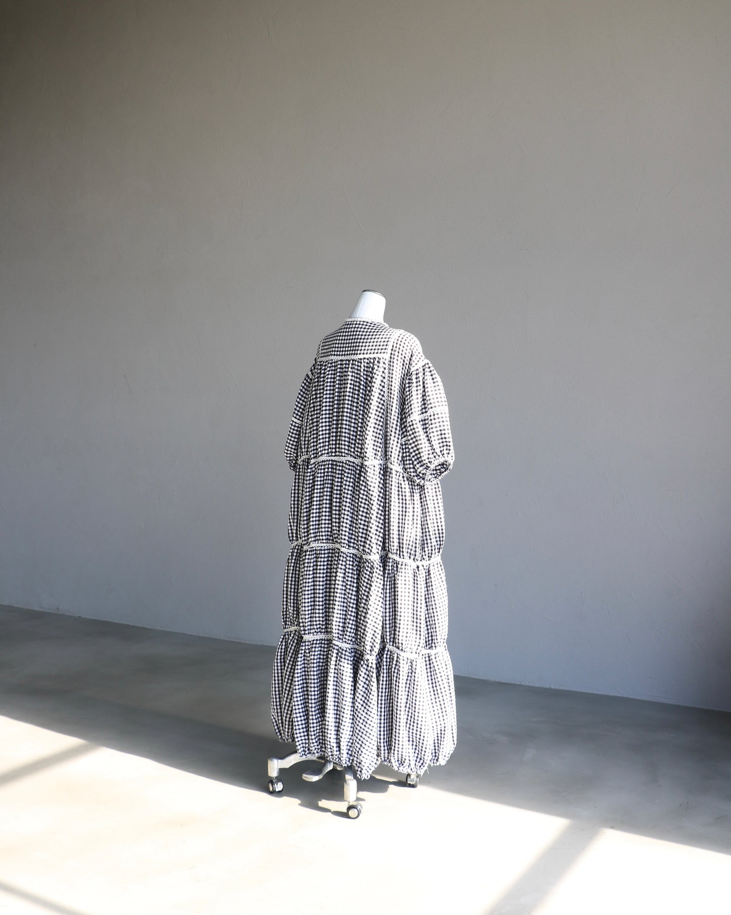 【預購】格紋拼布洋裝 – 白 × 黑