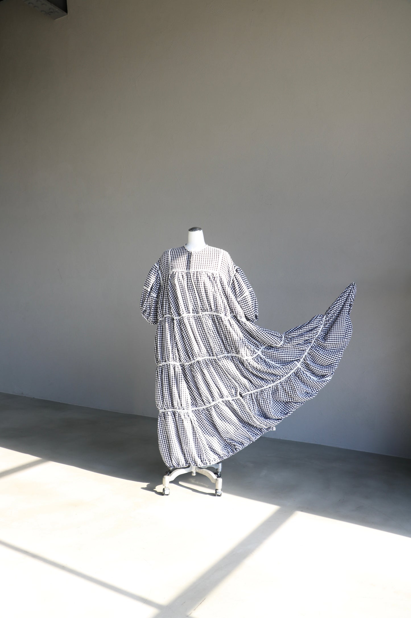 【預購】格紋拼布洋裝 – 白 × 黑