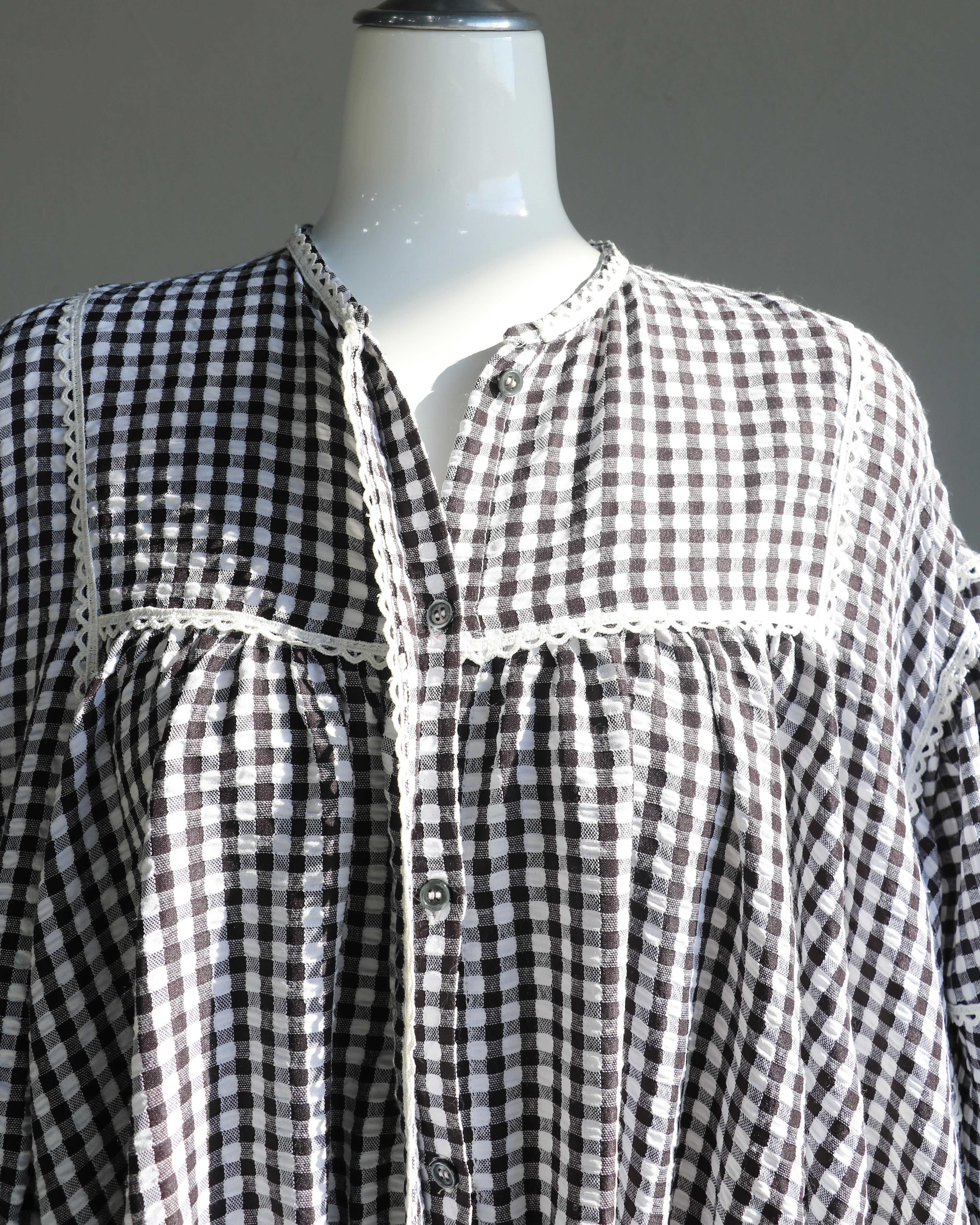 gingham patchwork volume onepiece – white × black – mut