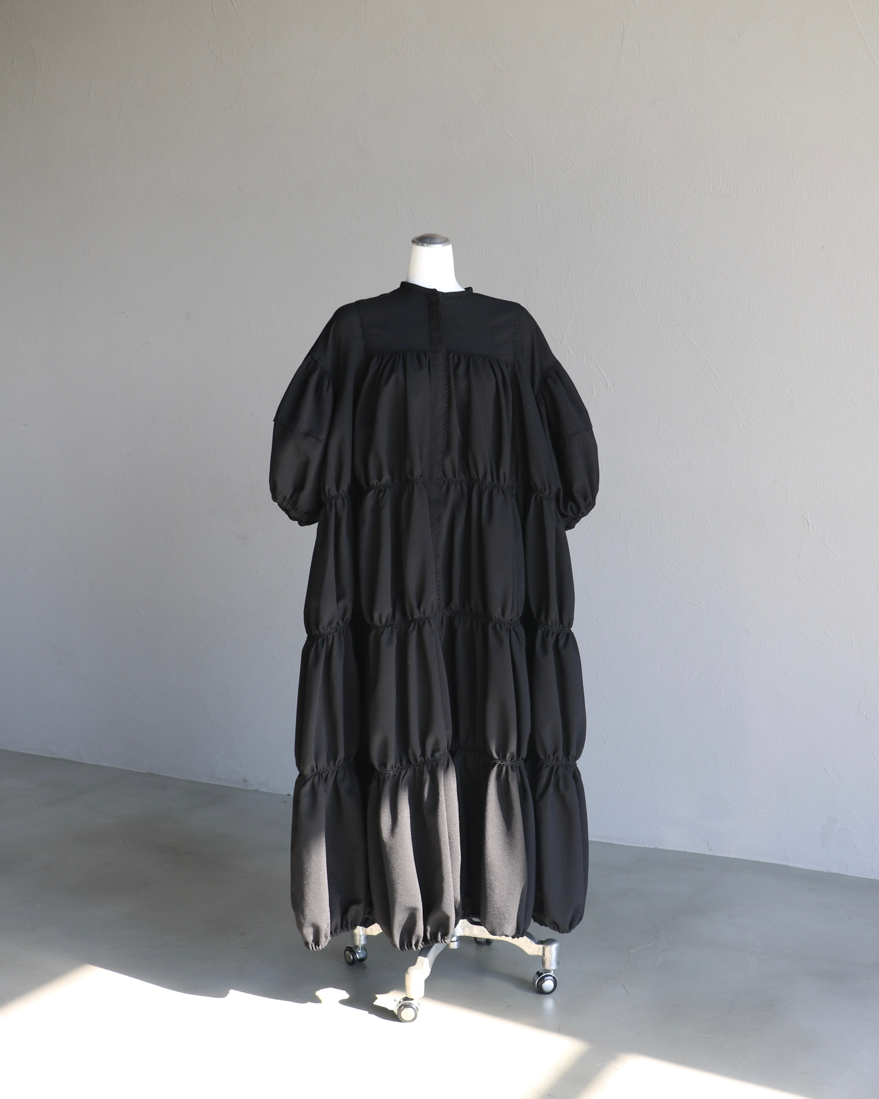 ginghamless patchwork volume onepiece – black – mut