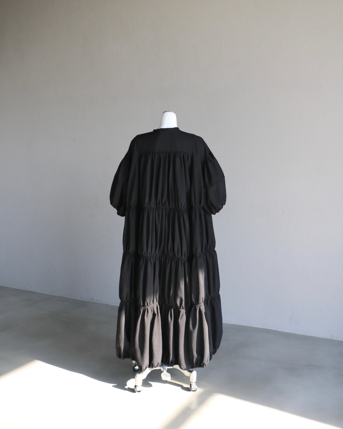 [預購] 無格紋拼布洋裝 – 黑色