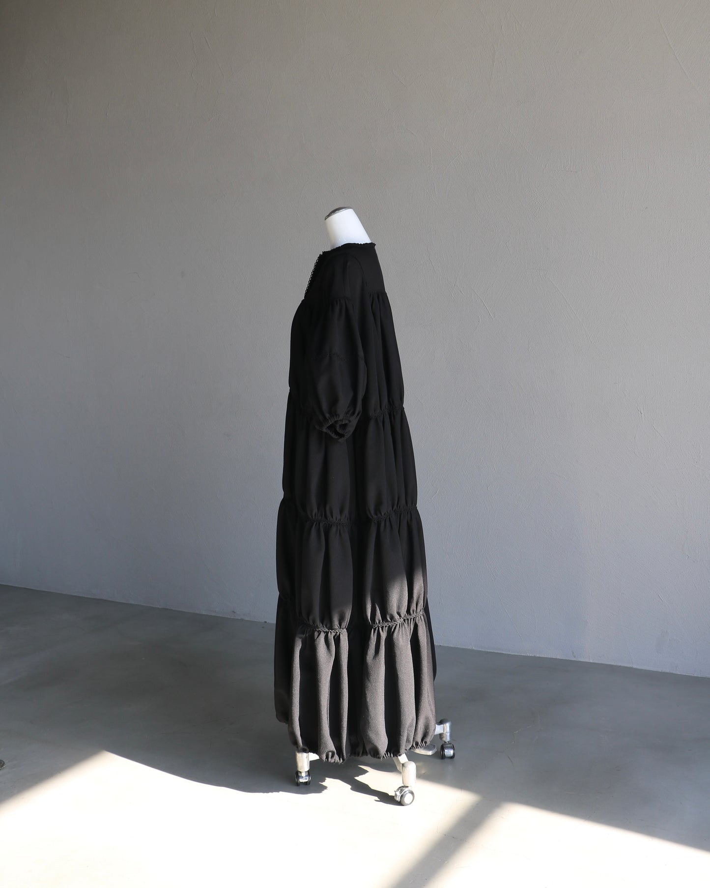 [預購] 無格紋拼布洋裝 – 黑色