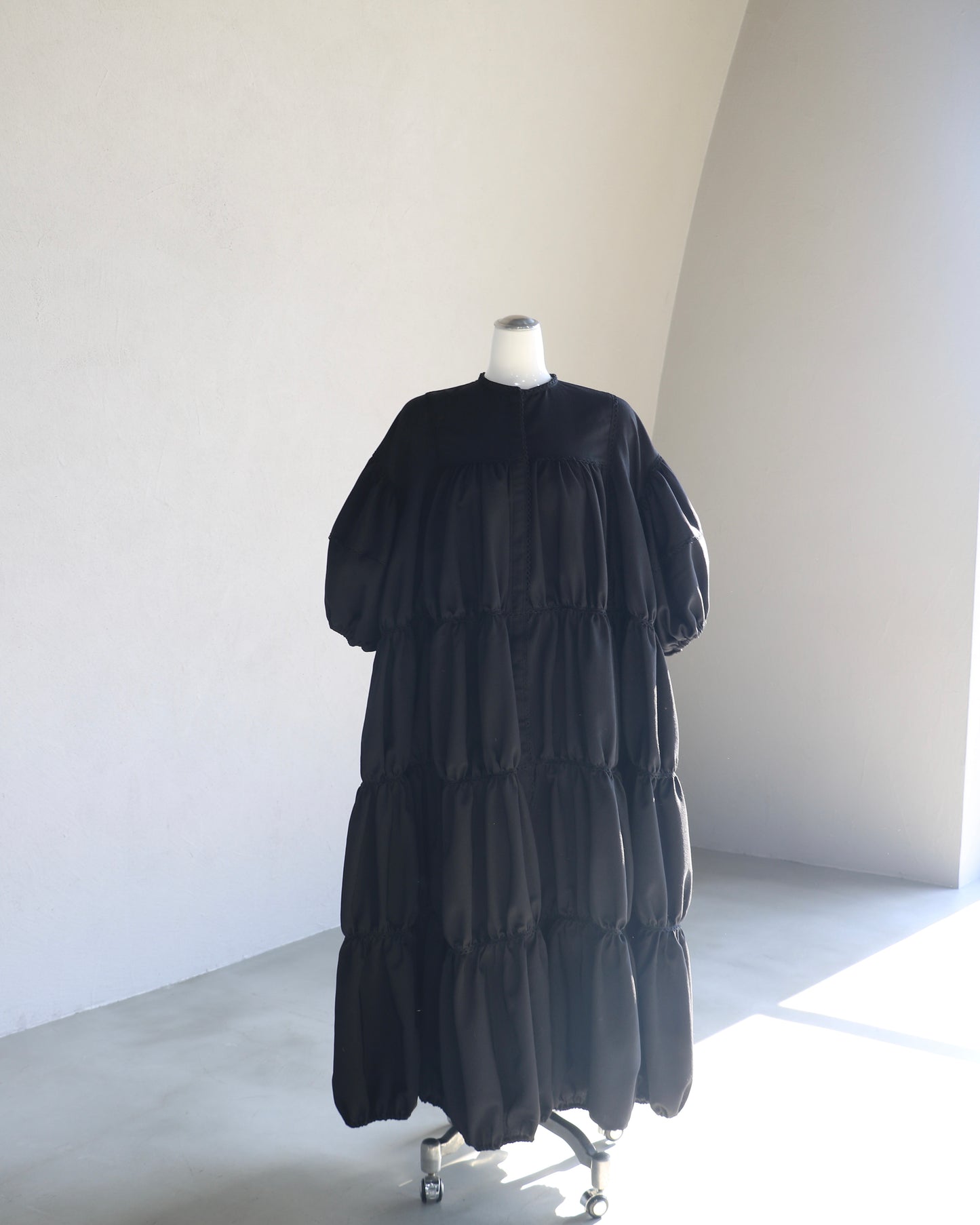 [預購] 無格紋拼布洋裝 – 黑色